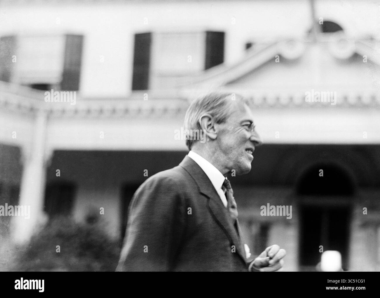 5 juillet 2019, Sea Girt, New Jersey, États-Unis : candidat démocrate à la présidence, gouverneur du New Jersey Woodrow Wilson quelques heures après sa nomination, portrait en demi-longueur à sa résidence d'été, Sea Girt, New Jersey, États-Unis, bain News Service, 2 juillet 1912 (crédit image : © JT Vintage/Glasshouse via ZUMA Wire) Banque D'Images 5 juillet 2019, Sea Girt, New Jersey, États-Unis : candidat démocrate à la présidence, gouverneur du New Jersey Woodrow Wilson quelques heures après sa nomination, portrait en demi-longueur à sa résidence d'été, Sea Girt, New Jersey, États-Unis, bain News Service, 2 juillet 1912 (crédit image : © JT Vintage/Glasshouse via ZUMA Wire) Banque D'Images