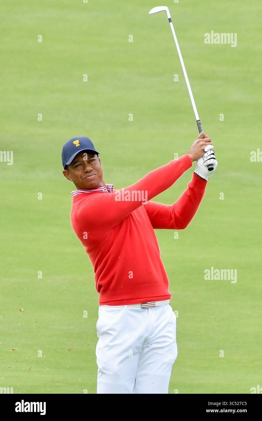 12 décembre 2019, Melbourne, Victoria, Australie :TIGER WOODS, capitaine de l'équipe des États-Unis au 4e trou de la première manche de la Presidents Cup au Royal Melbourne Golf Club. (Crédit image : © Sydney Low/ZUMA Wire) Banque D'Images