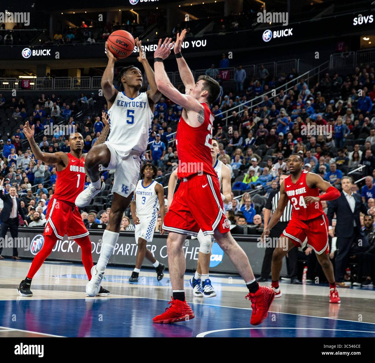 21 décembre 2019 Las Vegas, NV U.S.A. le garde des Kentucky Wildcats Immanuel Quickley (5) se dirige vers le cerceau lors de la NCAA MenÕs Basketball CBS Sports Classic entre les Ohio State Buckeyes et les Kentucky Wildcats 65-71 perdus au T-Mobile Arena Las Vegas, NV. Thurman James / CSM(image de crédit : &copy ; Thurman James/CSM via ZUMA Wire) Banque D'Images