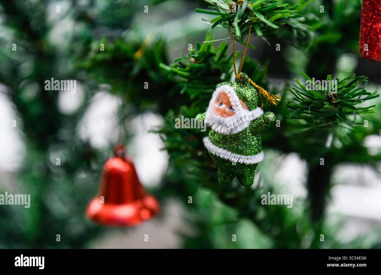 23 décembre 2019, Guwahati, Assam, Inde : articles de Noël dans un magasin avant Noël. (Crédit image : © David Talukdar/ZUMA Wire) Banque D'Images
