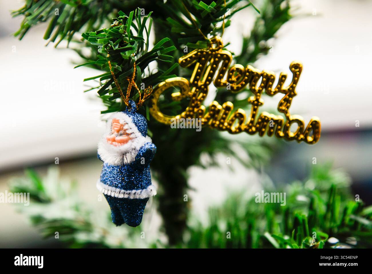 23 décembre 2019, Guwahati, Assam, Inde : articles de Noël dans un magasin avant Noël. (Crédit image : © David Talukdar/ZUMA Wire) Banque D'Images