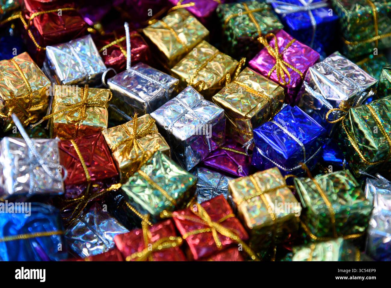 23 décembre 2019, Guwahati, Assam, Inde : articles de Noël dans un magasin avant Noël. (Crédit image : © David Talukdar/ZUMA Wire) Banque D'Images