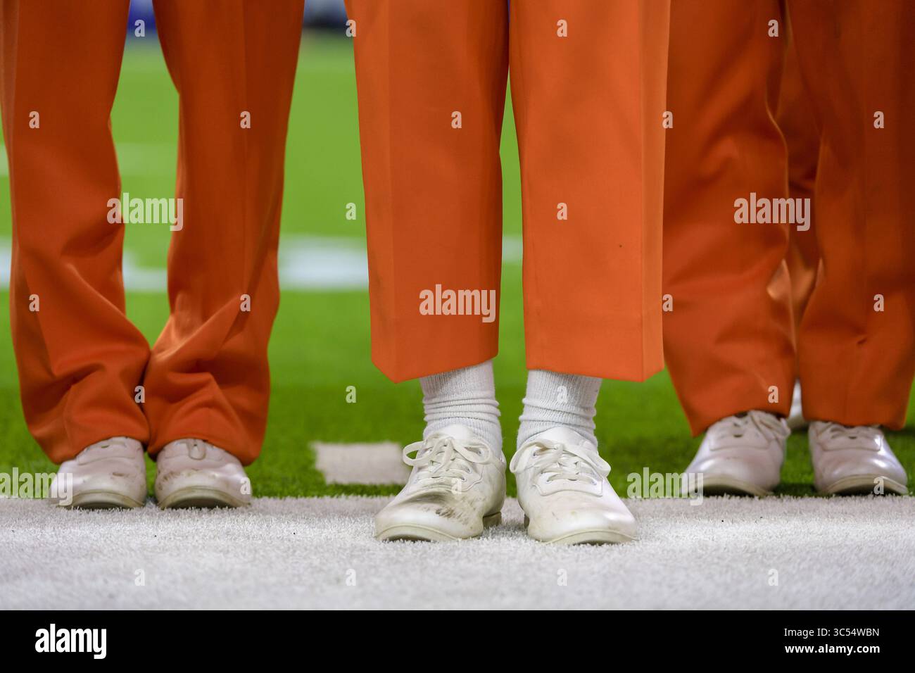 27 décembre 2019, Houston, Texas, États-Unis : performance de l'Oklahoma State University Cowboy Marching Band avant-match au Texas Bowl entre les Texas A&M Aggies et les Oklahoma State Cowboys au NRG Stadium, Houston, Texas (crédit image : © Lynn Pennington/ZUMA Wire) Banque D'Images