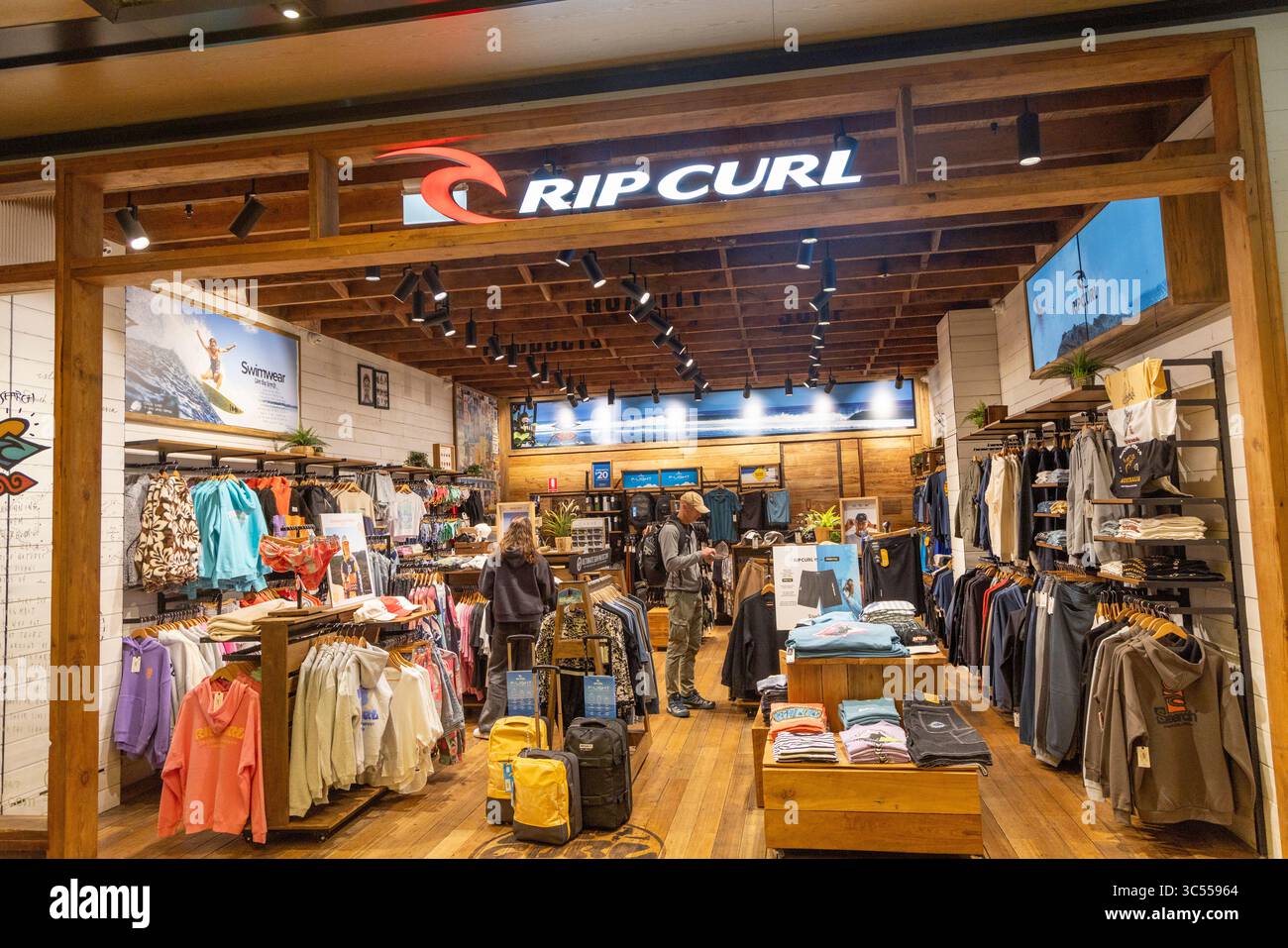 Magasin de vêtements de surf et de sport Rip Curl dans la zone de départs du terminal 2 de l'aéroport de Sydney Kingsford Smith, NSW, Australie Banque D'Images