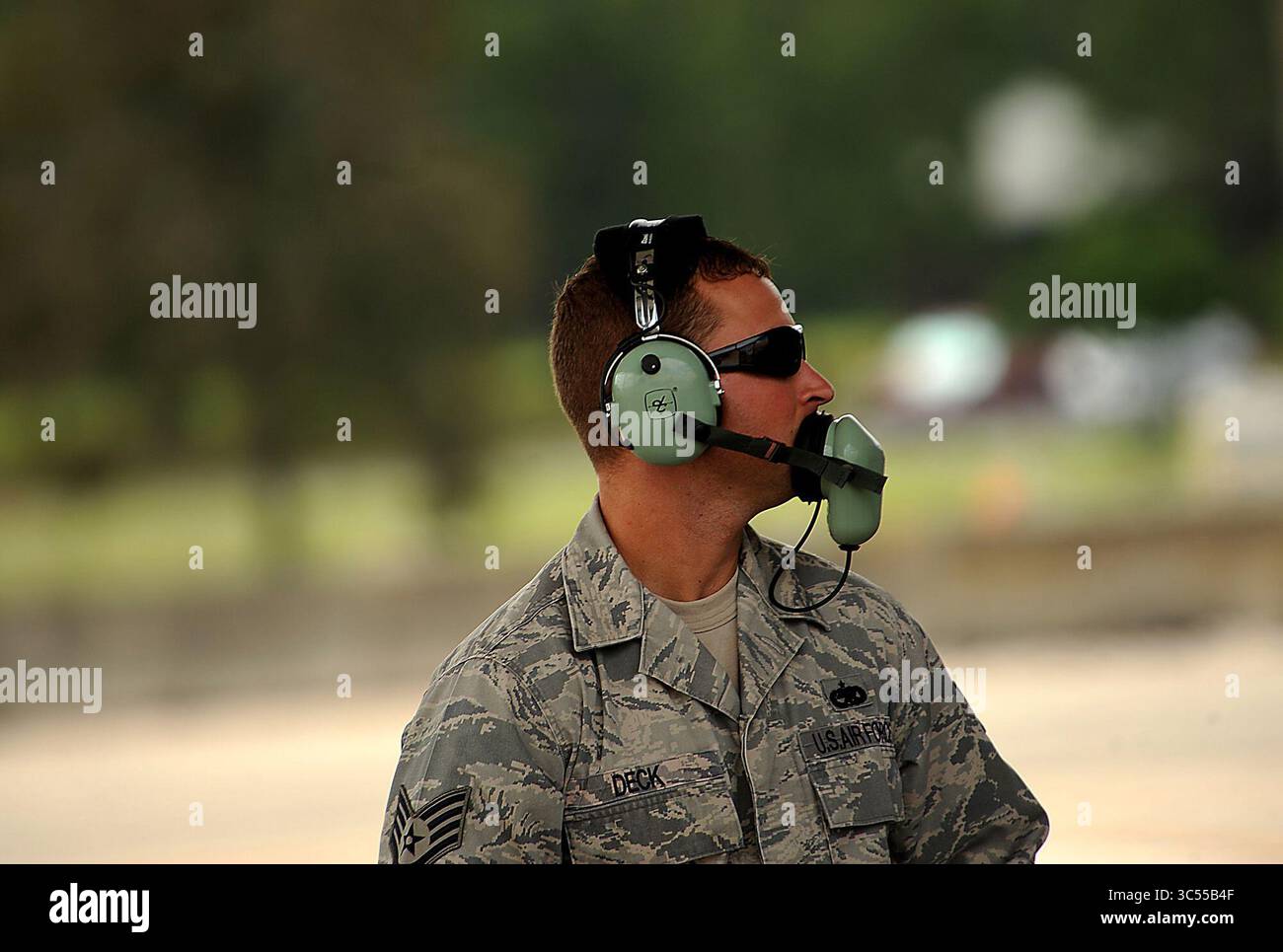 18 septembre 2012 - Eglin AFB, Floride, États-Unis - L'équipage de chasse d'attaque conjoint F-35A Lightning II le sergent-chef d'état-major Jeremy Deck de la 58e unité de maintenance d'aéronefs de la base aérienne d'Eglin, en Floride, prévole l'avion avant de décoller pour une mission d'entraînement locale au-dessus de la côte d'Emeraude le 18 septembre 2012. (Crédit image : © Sgt. Maître Jeremy T. Lock/USAF via ZUMA Wire/ZUMAPRESS.com) Banque D'Images