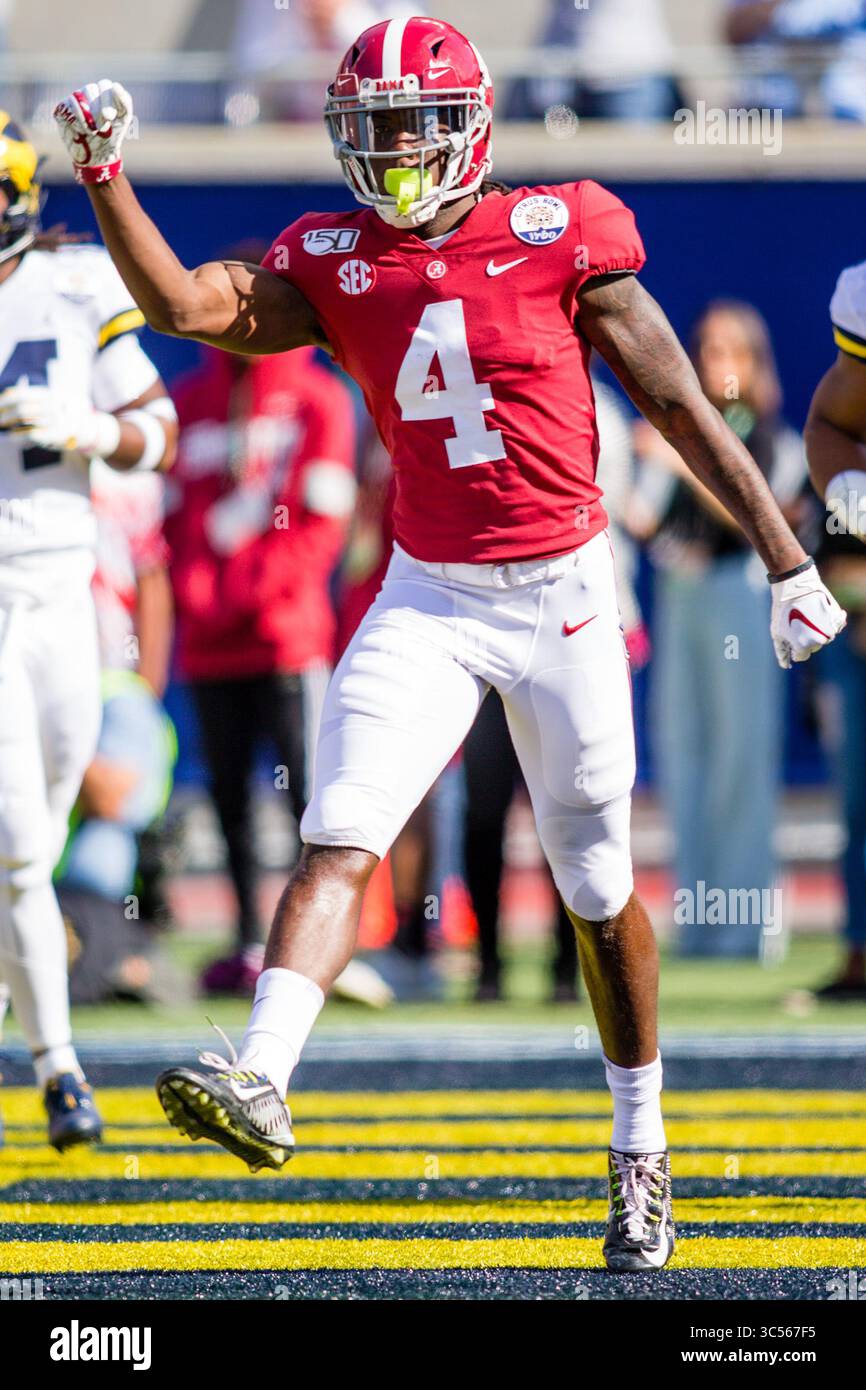 1er janvier 2020 : le récepteur Jerry Jeudy (4 ans) célèbre son touchdown lors du match VRBO Citrus Bowl entre les Michigan Wolverines et l'Alabama Crimson Tide au Camping World Stadium d'Orlando, en Floride. Mat Gdowski/CSM(image de crédit : &copy ; Mat Gdowski/CSM via ZUMA Wire) Banque D'Images