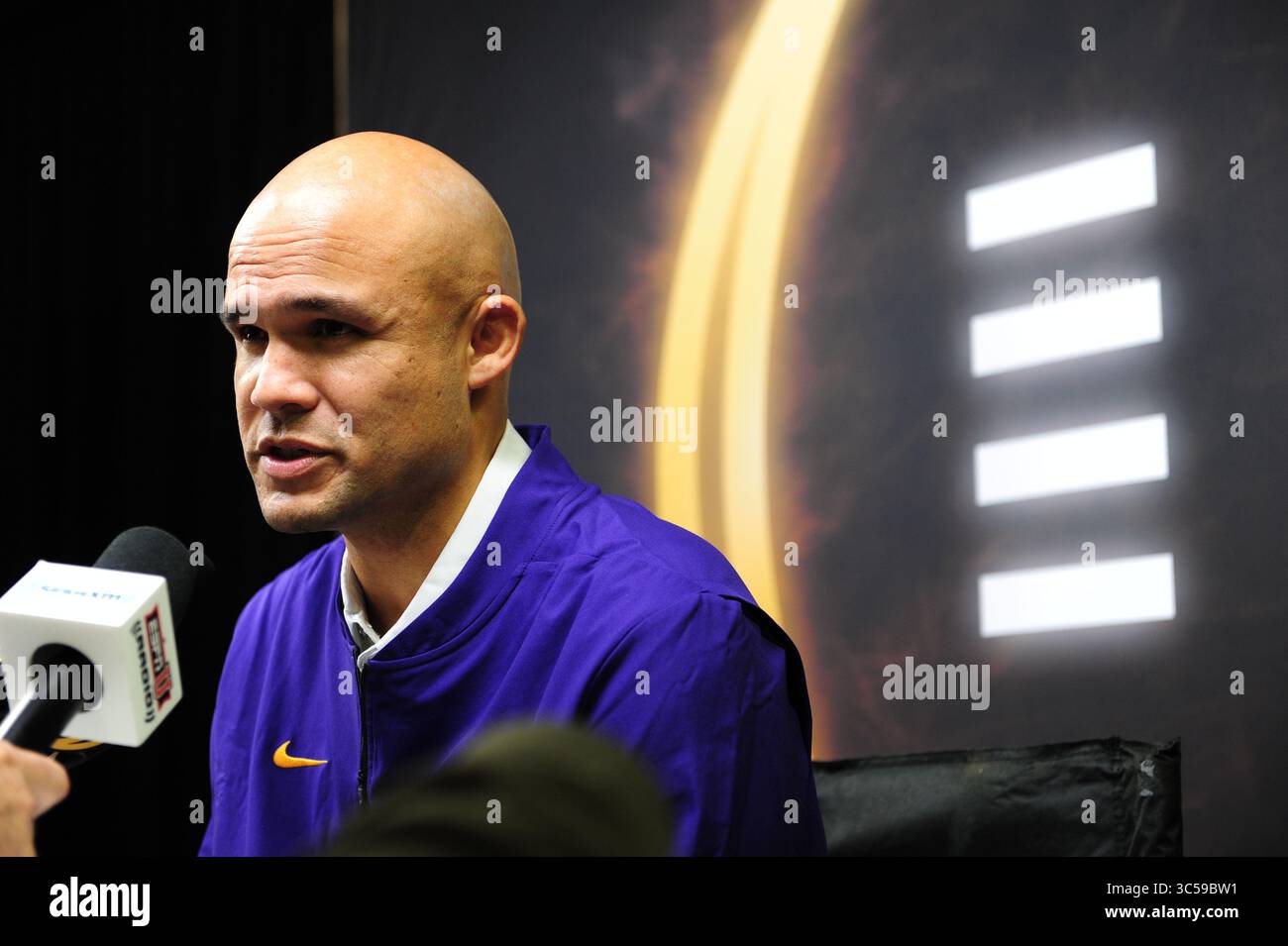 Janvier 17, 2020 New Orleans, LA...(Photo d'archives) LSU Tigers Baylor embauché coordonnateur défensif Dave Aranda comme son nouvel entraîneur-chef jeudi, trois jours après les Tigres ont terminé leur championnat national invaincu...Aranda, un entraîneur en chef pour la première fois, prend un grand programme 12 en bien meilleur état qu'il était quand il n'y a Matt Rhule il y a plus de trois ans, photographié ici en 2020 pour le Championnat National Collège Journée des médias le 11 janvier 2020, à New Orleans, LA. (Photographe complète absolue & Company Crédit : Jose Marin / MarinMedia.org / Cal Sport Media) (HOLLYWOOD, VIE Banque D'Images