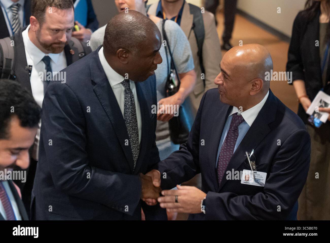 New York, États-Unis. 29 juillet 2025. David Lammy, député, secrétaire d'État aux Affaires étrangères, au Commonwealth et au développement du Royaume-Uni de Grande-Bretagne et d'Irlande du Nord, et Jasem Mohamed AlBudaiwi, secrétaire général du Conseil de coopération des États arabes du Golfe, au siège de l'ONU à New York, NY, le 29 juillet 2025. (Photo de Lev Radin/Sipa USA) crédit : Sipa USA/Alamy Live News Banque D'Images