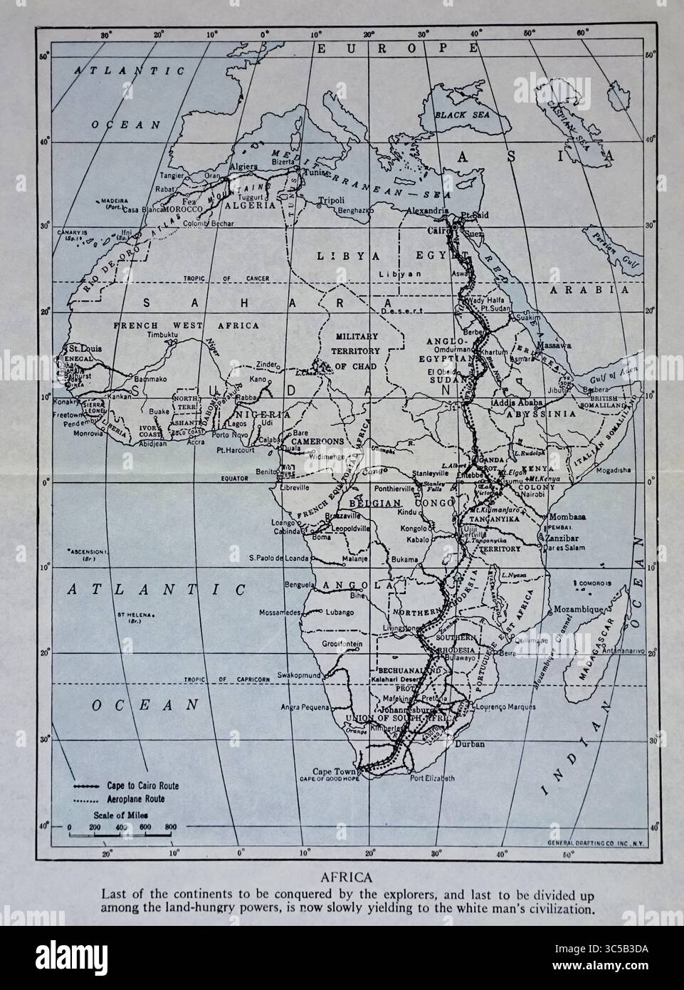 Carte de l’Afrique dernier des continents à être conquis par les explorateurs, et dernier à être divisé entre les puissances assoiffées de terre, cède maintenant lentement à la civilisation de l’homme blanc. Photographie en noir et blanc de Carpenter, Frank G. (Frank George), 1855-1924 le Caire à Kisumu : Égypte - Soudan - colonie du Kenya publié en 1928 Banque D'Images