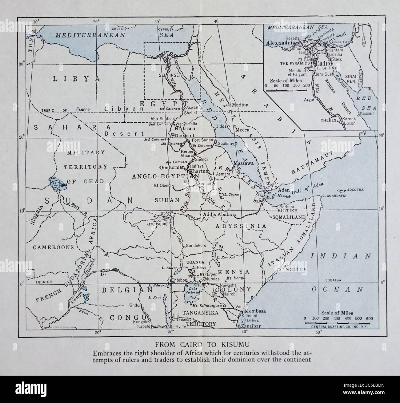 DU CAIRE À KISUMU embrasse l'épaule droite de l'Afrique qui a résisté pendant des siècles aux tentatives des dirigeants et des commerçants d'établir leur domination sur le continent photographie en noir et blanc par Carpenter, Frank G. (Frank George), 1855-1924 le Caire à Kisumu : Egypte - le Soudan - colonie du Kenya publiée en 1928 Banque D'Images