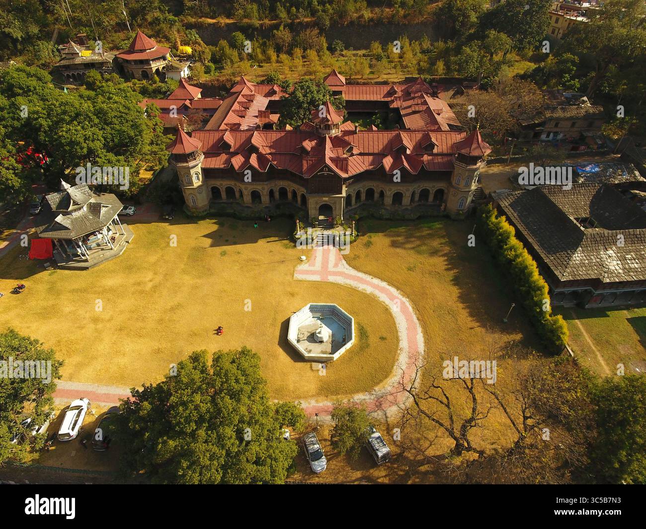 Vue aérienne de 6 fois cm Late Raja Virbhadra Singh’s Palace dans l’Himachal Pradesh – Heritage architecture in the Rampur, Shimla Hills Banque D'Images