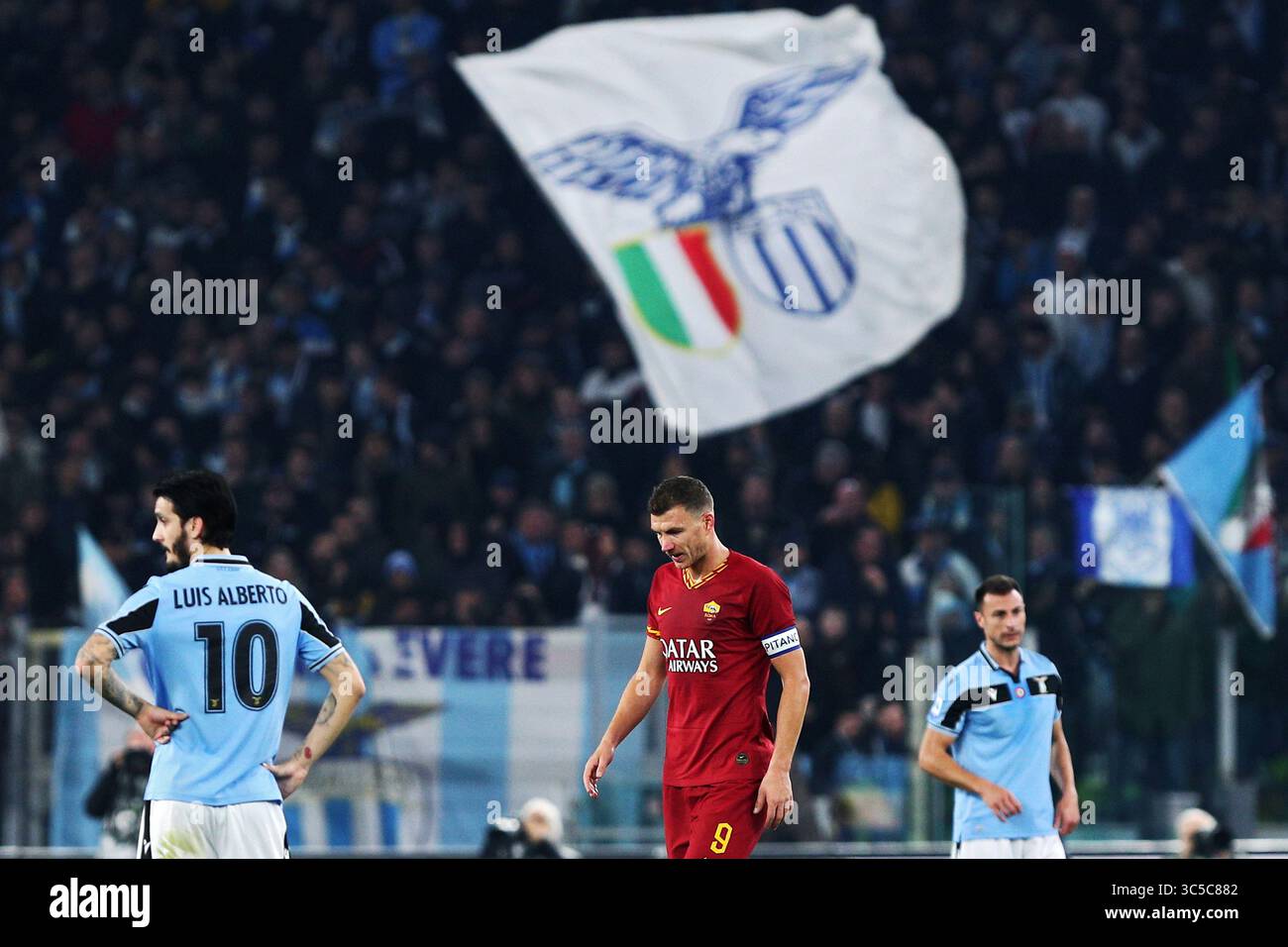 Edin Dzeko de Roma (C) réagit après avoir marqué 1-0 buts lors du championnat italien Serie A match de football entre AS Roma et SS Lazio le 26 janvier 2020 au Stadio Olimpico à Rome, Italie - photo Federico Proietti/ESPA-images(crédit image : &copy ; Agence photo ESPA/CSM via ZUMA Wire) Banque D'Images
