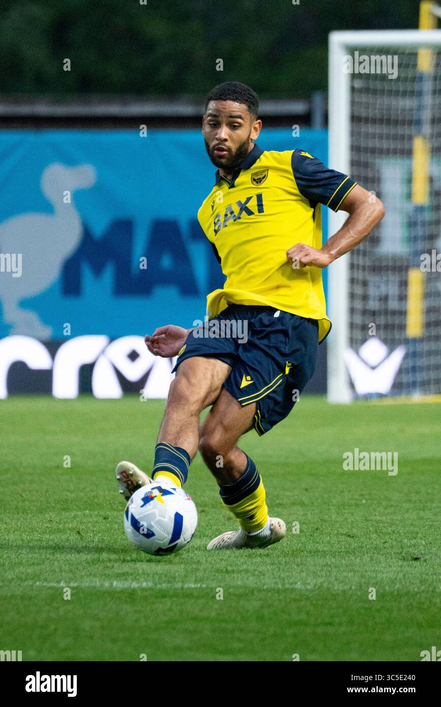 Brodie Spencer d'Oxford United FC en passant Banque D'Images