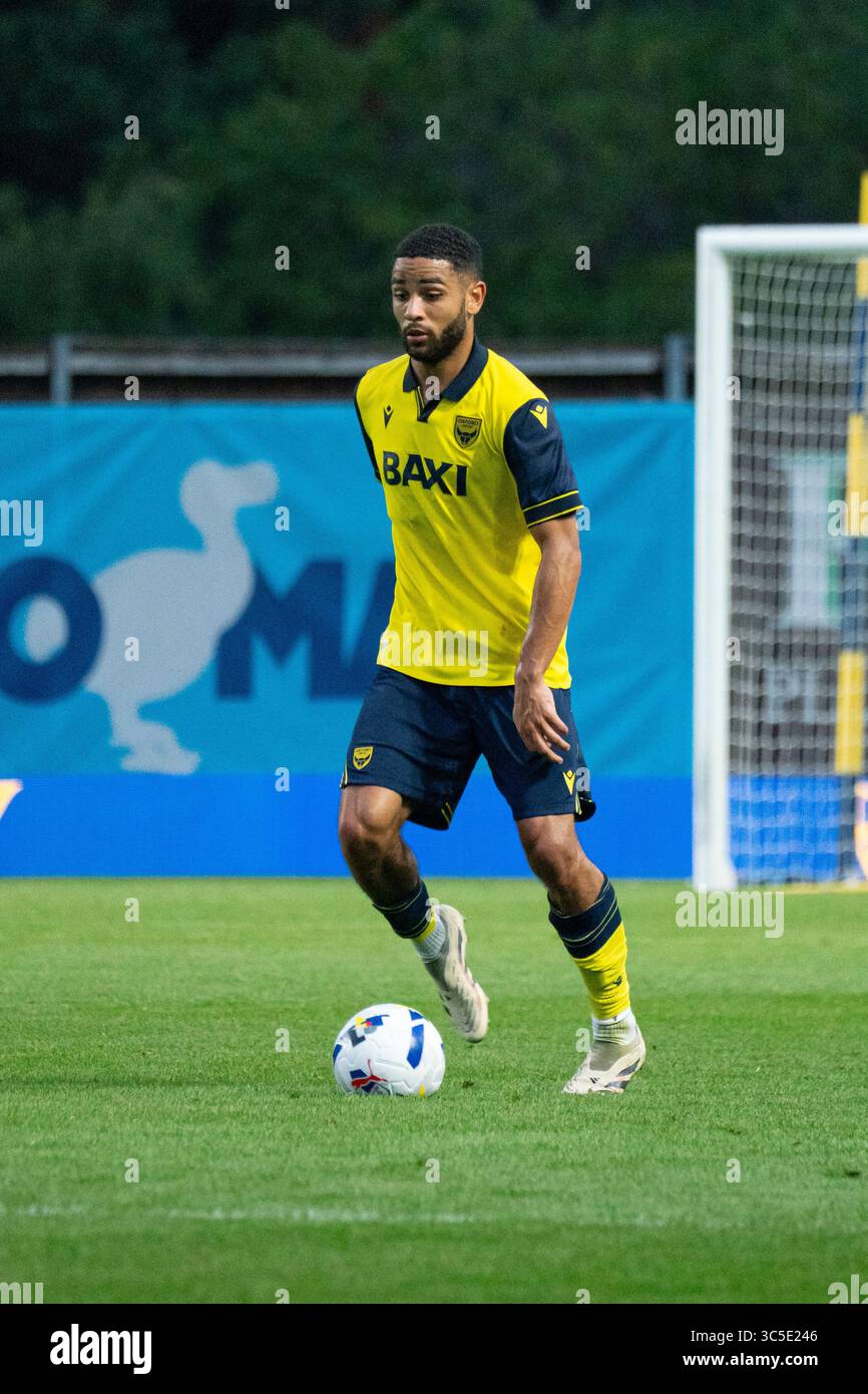 Brodie Spencer de Oxford United FC dribble Banque D'Images