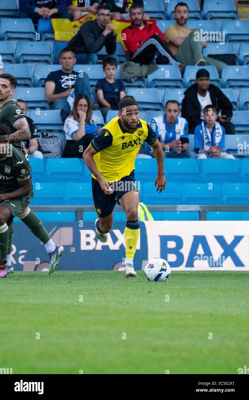 Brodie Spencer de Oxford United FC dribble Banque D'Images