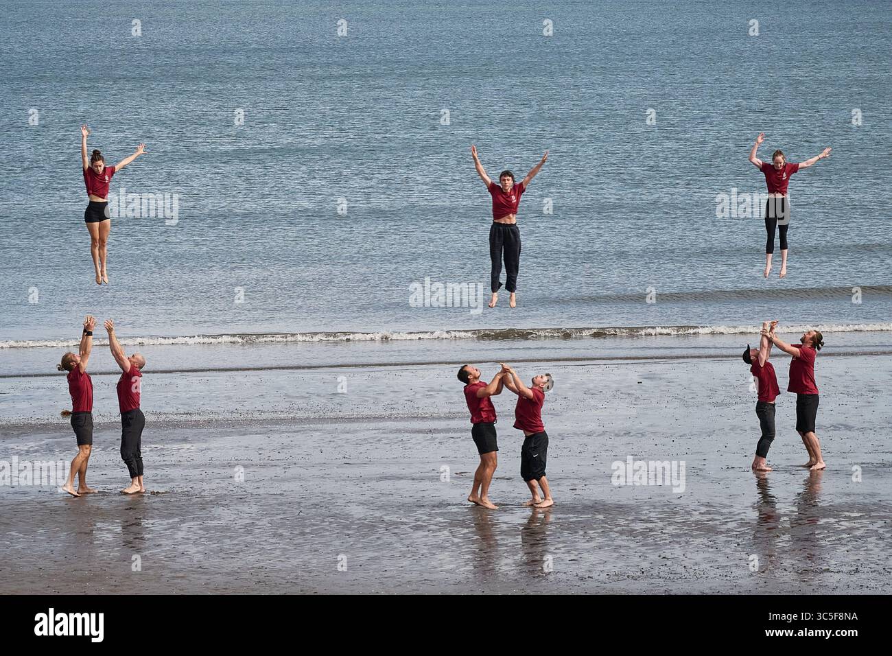 Édimbourg Écosse, Royaume-Uni 30 juillet 2025. The Genesis par le collectif de Copenhague à Wardie Bay à Granton pour promouvoir leur spectacle Fringe au Festival d'Édimbourg. crédit sst/alamy live news Banque D'Images