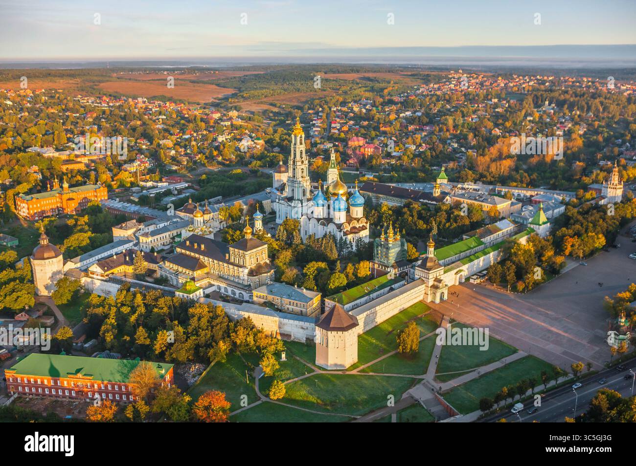 19 septembre 2009, Sergiyev Posad, Russie : vue aérienne de Trinity Lavra de nouveaux Sergius, Sergiyev Posad, Russie (crédit image : © Airpano LLC/Amazing Aerial via ZUMA Wire) Banque D'Images