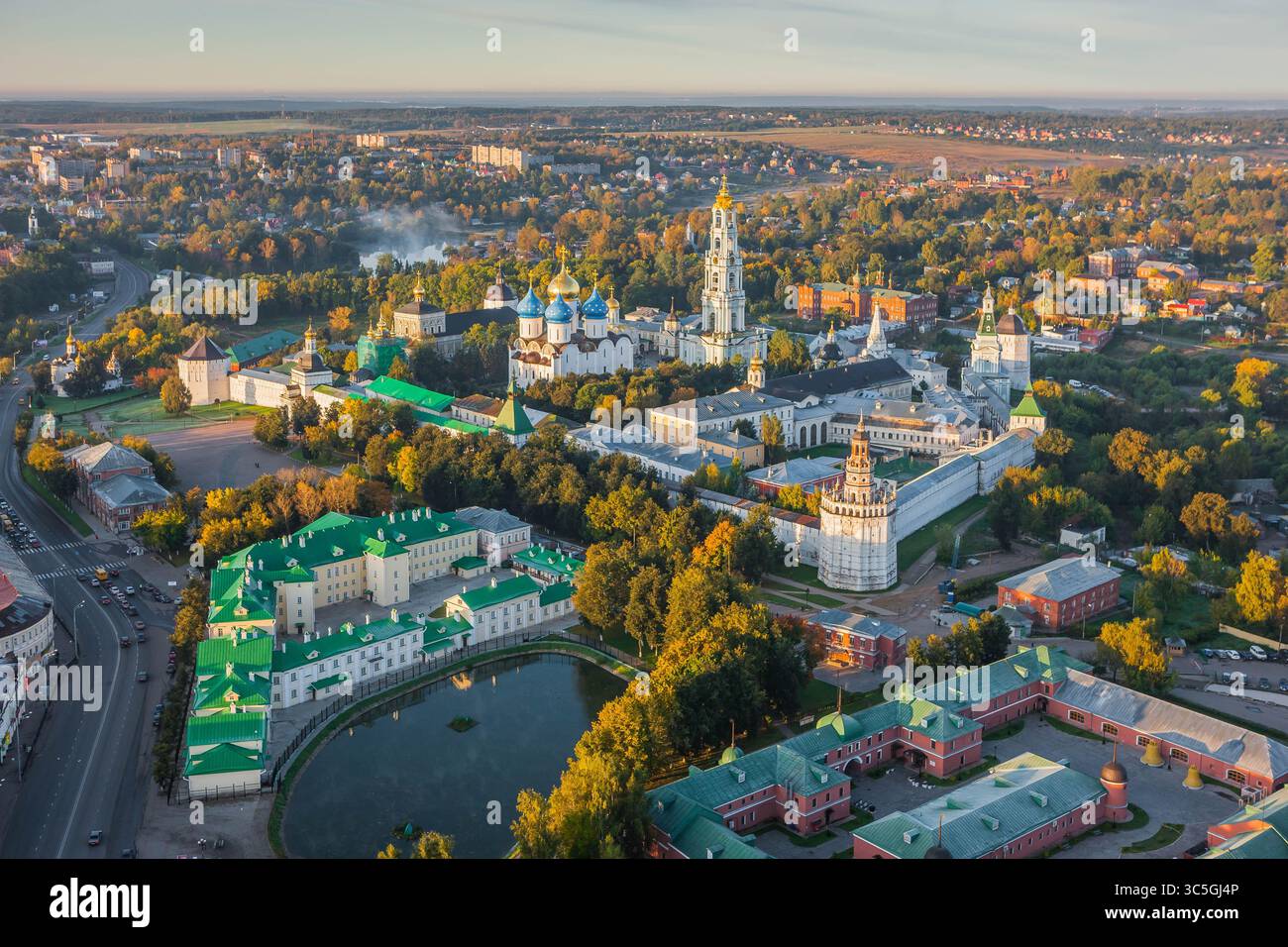 19 septembre 2009, Sergiyev Posad, Russie : vue aérienne de Trinity Lavra de nouveaux Sergius, Sergiyev Posad, Russie (crédit image : © Airpano LLC/Amazing Aerial via ZUMA Wire) Banque D'Images