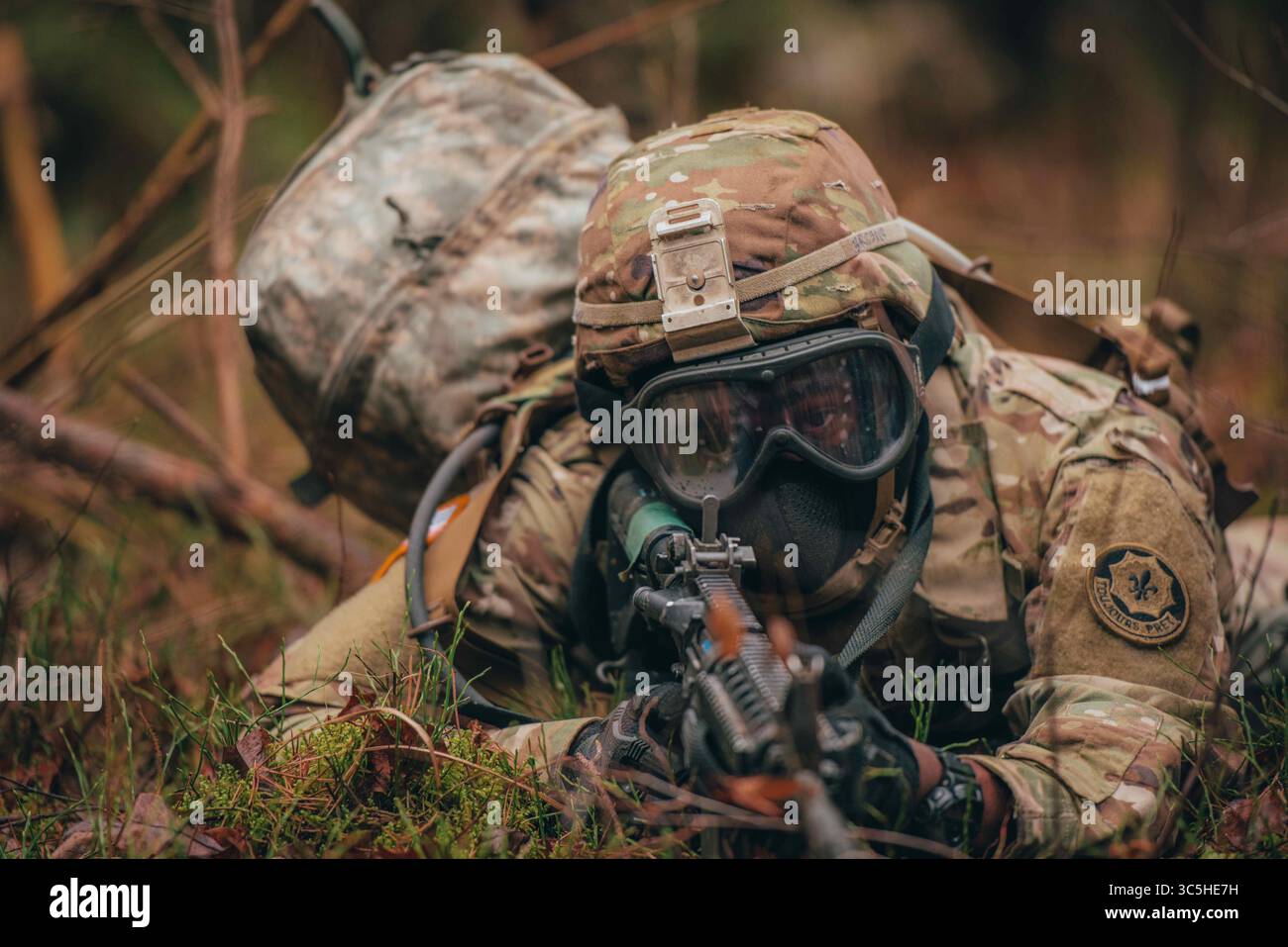 19 février 2020, Bemowo Piskie, Pologne : le soldat américain affecté à la troupe de fer mène une riposte aux armes chimiques pendant l'entraînement à l'appui du groupement tactique de présence avancée renforcée de l'OTAN en Pologne le 19 février 2020 à Bemowo Piskie, Pologne. La présence avancée renforcée de l'OTAN consiste en quatre groupements tactiques de la taille d'un bataillon déployés sur une base de rotation permanente en Estonie, en Lettonie, en Lituanie et en Pologne. (Crédit image : © Timothy Hamlin/Planetpix/Planet Pix via ZUMA Wire) Banque D'Images