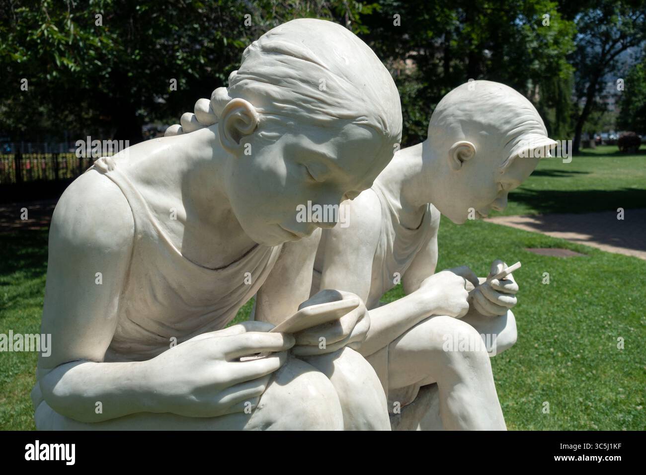Sculpture.titre : Mira.artiste :Angel Calvente.Andorra la Vella. Banque D'Images
