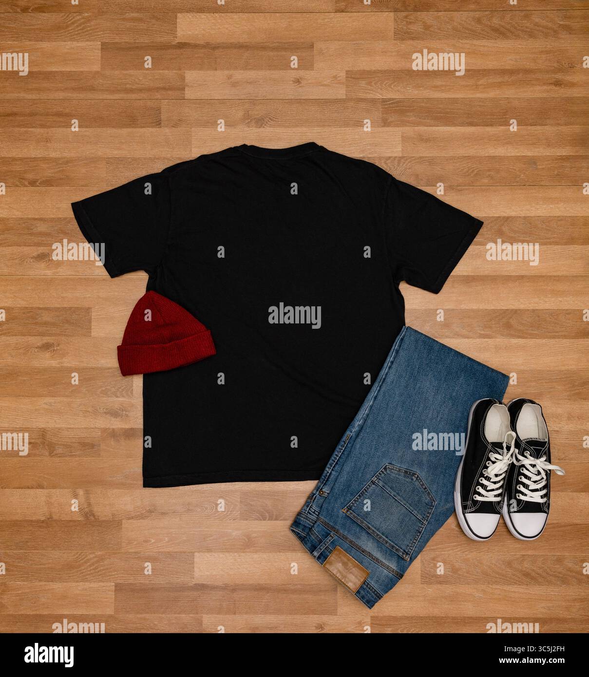 Noir T-shirt Mockup pour Unisexe, col rond Casual shirt de coton doux et Street style Jean pantalon Comfort Size Bleu Heavy Duty jumelé avec toile Banque D'Images