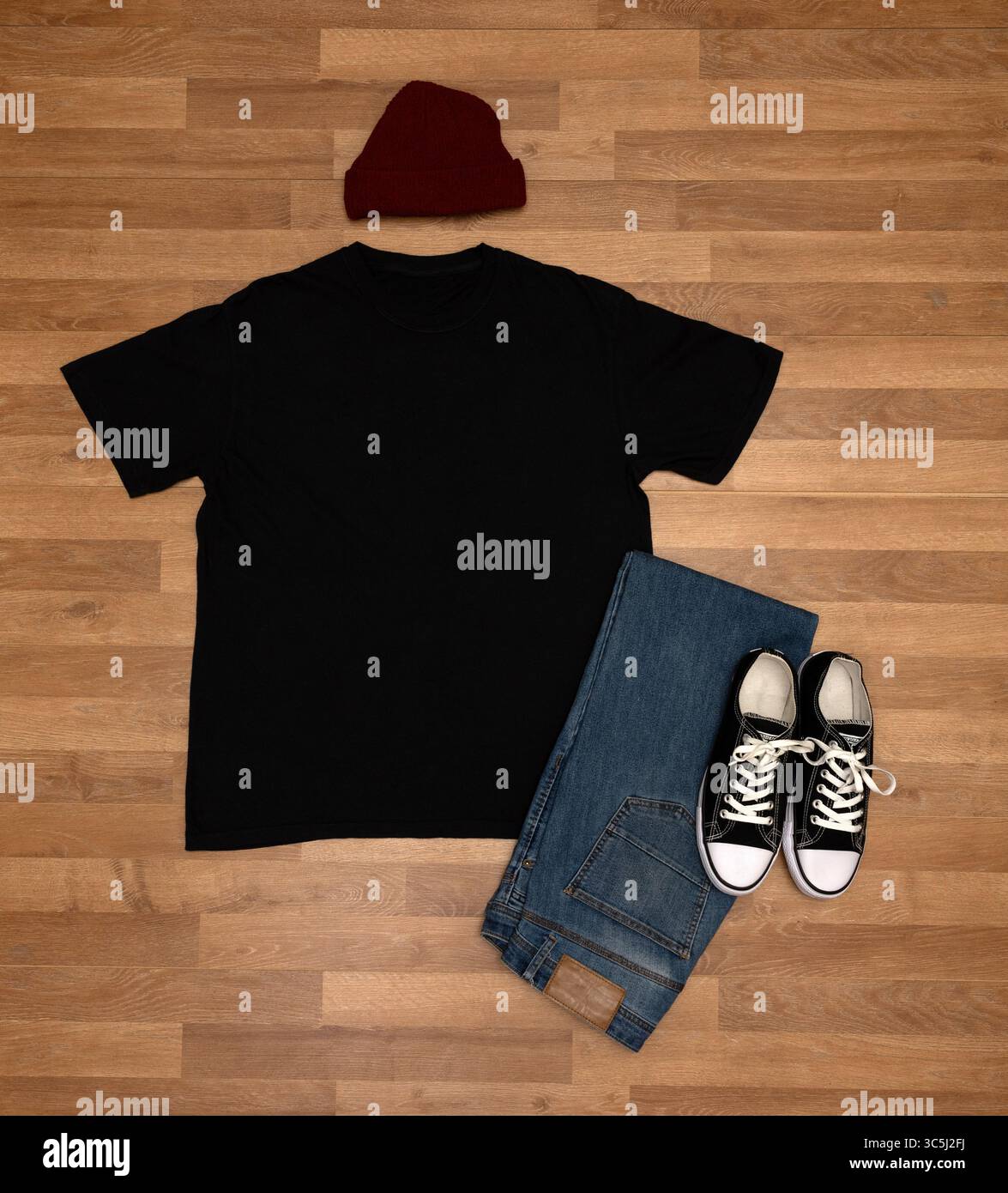 Noir T-shirt Mockup pour Unisexe, col rond Casual shirt de coton doux et Street style Jean pantalon Comfort Size Bleu Heavy Duty jumelé avec toile Banque D'Images