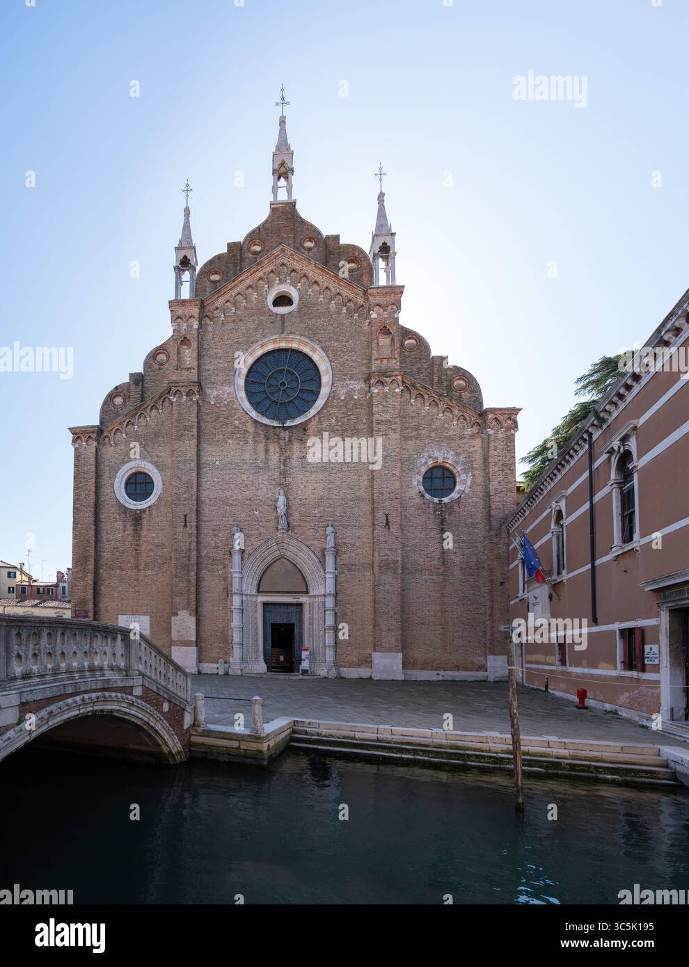 Basilica di Santa Maria Gloriosa dei Frari, église de style gothique à Venise, Italie Banque D'Images