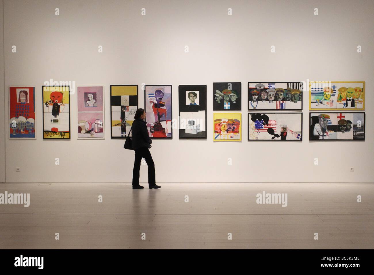 28 février 2020, Athènes, Grèce : le Musée national d'art contemporain de Grèce ouvre ses portes au public. Dans l'exposition de la collection permanente, 172 œuvres de 78 artistes grecs et internationaux sont présentés et sont intégrés dans trois axes : mémoire références - demandes - récits politiques frontières & passages et hétérotopies â€“ mythologies de la familière â€“ nouvelles perspectives. (Crédit image : © Aristidis VafeiadakisZUMA Wire) Banque D'Images