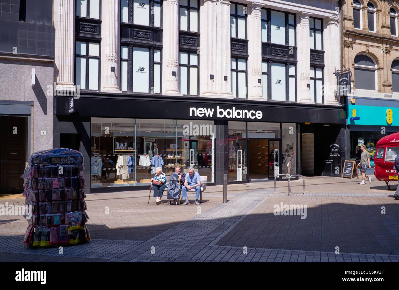 Magasin de détail New Balance dans le centre de Leeds Banque D'Images