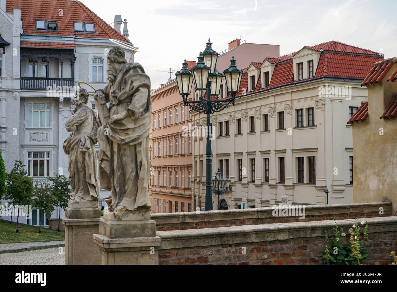 Sculptures de St Pierre et St Paul à Brno, République tchèque Banque D'Images
