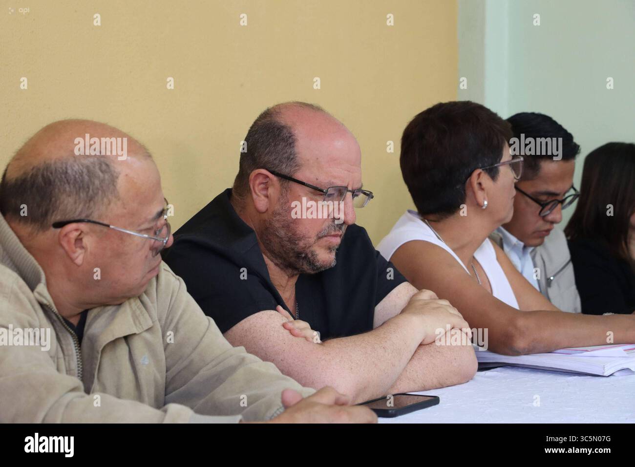 FEDERACION DE MEDICOS CRISIS SALUD Quito, mercredi 30 juillet 2025 Conférence de presse de la Federacion MÃ dica Ecuatoriana, avec des patients de maladies catastrophiques et des mouvements sociaux tels que fut, FEUE entre autres, pour parler des licenciements de personnel de santé et de la crise grave affectant le secteur Edwin Bedoya fut, Dr Santiago Carrasco, Isabel Vargas, AndrÃ s Quishpe FEUE, Mariana Narvaez infirmières photos API Rolando Enriquez Quito Pichincha SORichincha SODERIS6431DISCODERIS62XBRELACER Banque D'Images
