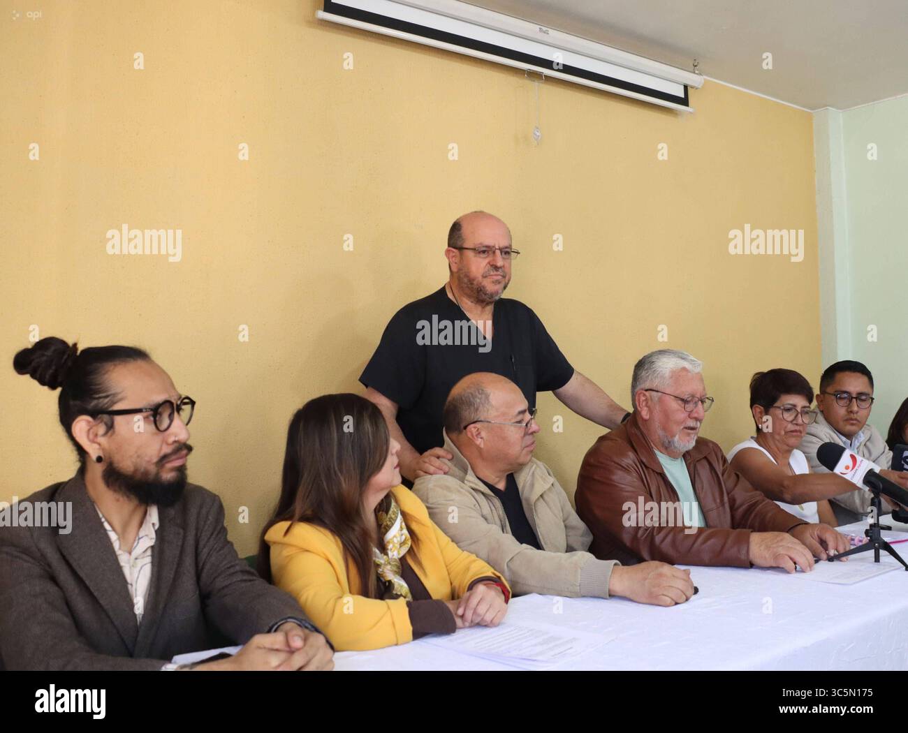 FEDERACION DE MEDICOS CRISIS SALUD Quito, mercredi 30 juillet 2025 Conférence de presse de la Federacion MÃ dica Ecuatoriana, avec des patients de maladies catastrophiques et des mouvements sociaux tels que fut, FEUE entre autres, pour parler des licenciements de personnel de santé et de la crise grave affectant le secteur Edwin Bedoya fut, Dr Santiago Carrasco, Isabel Vargas, AndrÃ s Quishpe FEUE, Mariana Narvaez infirmières photos API Rolando Enriquez Quito Pichincha SOCIDERI SOCREDIA SORENDEC3CDERISDERISCO3CDERISCO3CREDIA DE4XENDICE DERDIC6CREDIA DEE DE6XICE DEE DEE DE4X Banque D'Images
