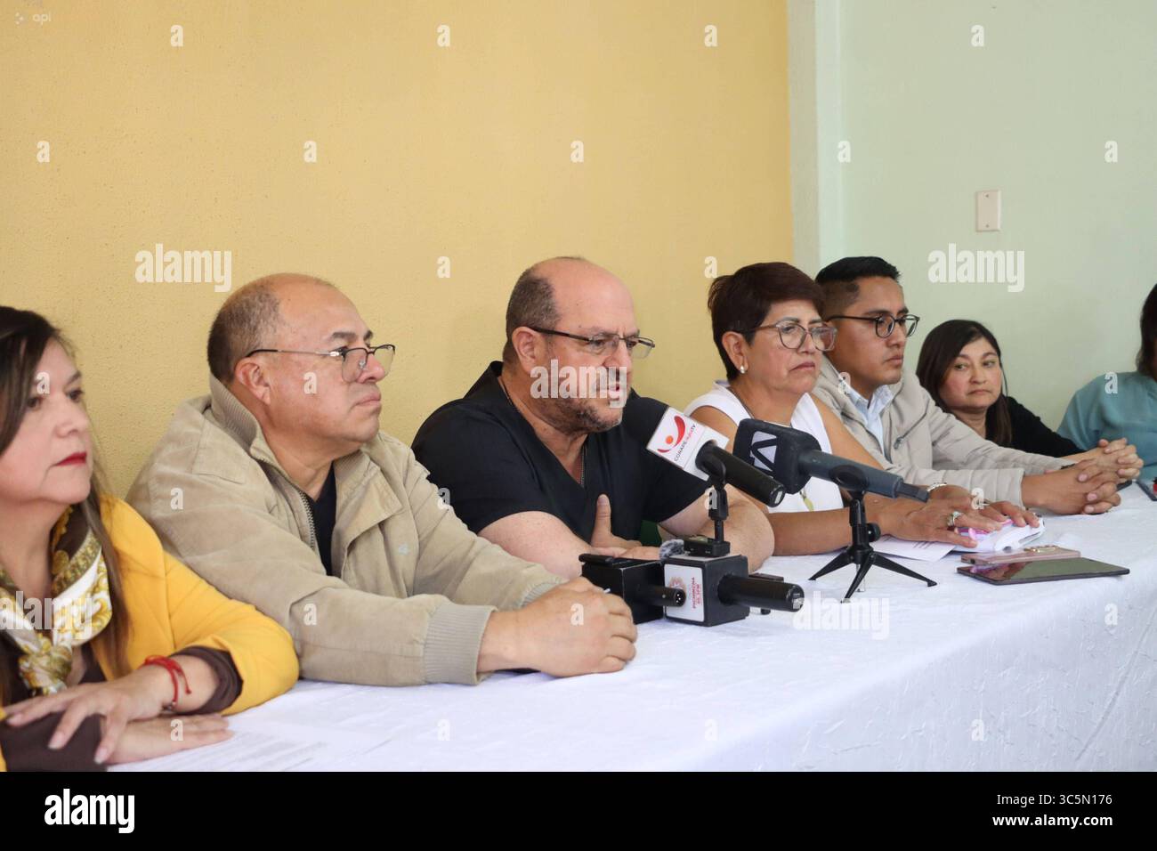 FEDERACION DE MEDICOS CRISIS SALUD Quito, mercredi 30 juillet 2025 Conférence de presse de la Federacion MÃ dica Ecuatoriana, avec des patients de maladies catastrophiques et des mouvements sociaux tels que fut, FEUE entre autres, pour parler des licenciements de personnel de santé et de la crise grave affectant le secteur Edwin Bedoya fut, Dr Santiago Carrasco, Isabel Vargas, AndrÃ s Quishpe FEUE, Mariana Narvaez infirmières photos API Rolando Enriquez Quito Pichincha SODICHERI SODERADICRODERENDICE DERISCOD44444DENDISCODERDERDERDERDERDERDICE DELADICE DEE DERDERDICE Banque D'Images