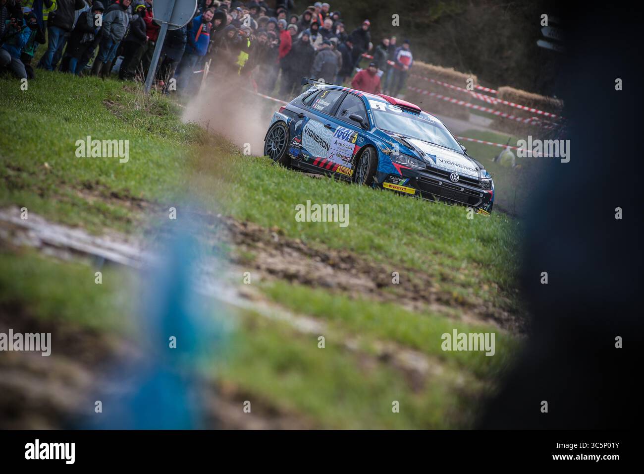 13 mars 2020, le Touquet, France : Quentin GIORDANO de France et son co-pilote Kevin PARENT concourent à bord de leur Volkswagen Polo WRC lors de l'étape 1 du Touquet Rally, première manche du Championnat de France des Rallyes. (Crédit image : © Anthony Brebant/SOPA images via ZUMA Wire) Banque D'Images