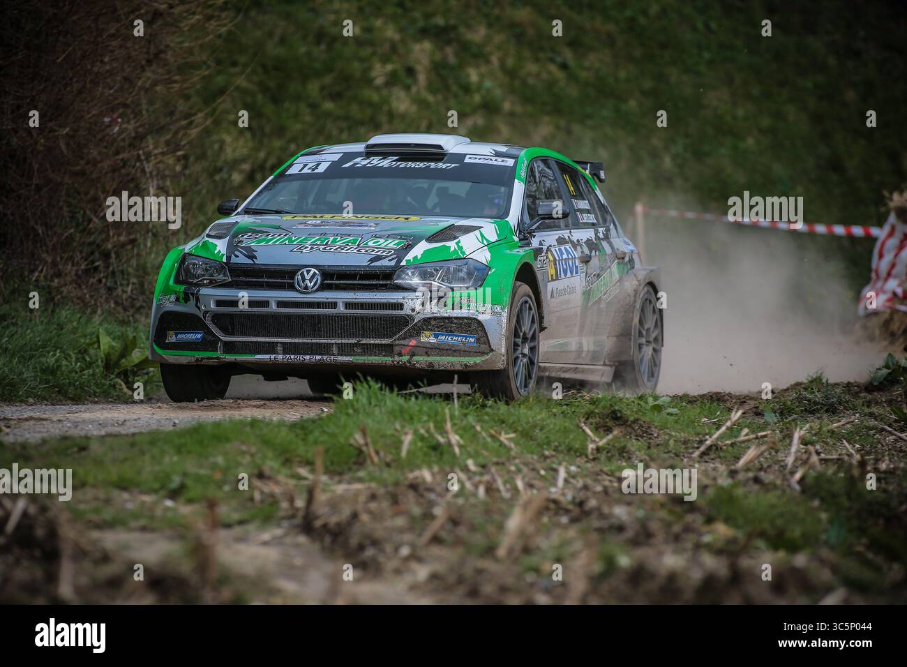 13 mars 2020, le Touquet, France : le Français Thibault HABOUZIT et son copilote Loic DECLERCK s’affrontent à bord de leur Volkswagen Polo WRC lors de la 4e étape du Touquet Rally, première manche du Championnat de France des Rallyes. (Crédit image : © Anthony Brebant/SOPA images via ZUMA Wire) Banque D'Images