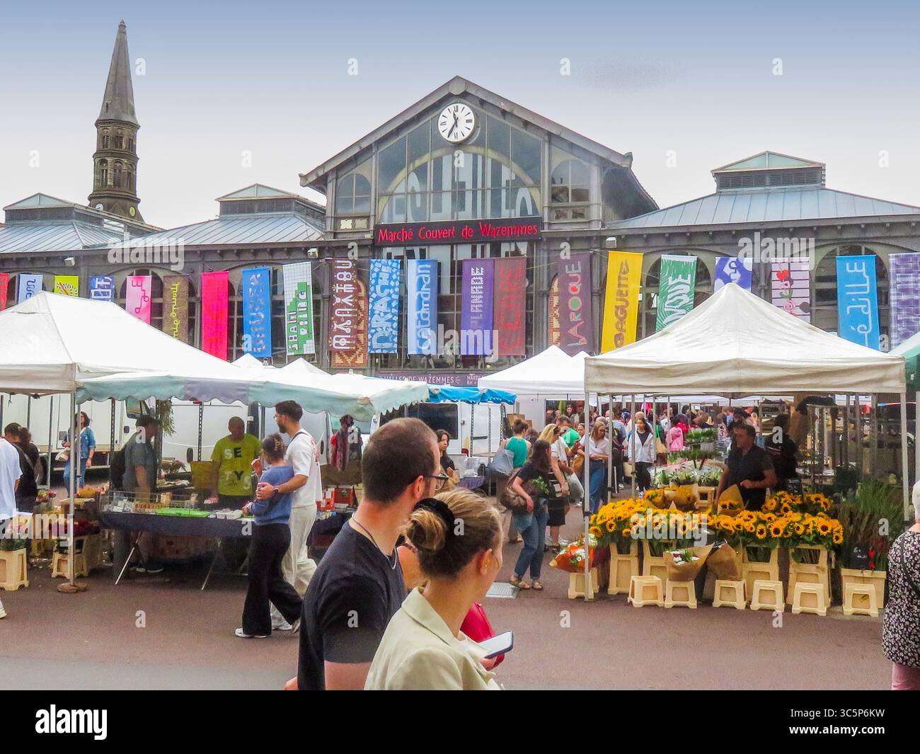 Le marché des Wazemmes à Lille est l’un des marchés les plus importants du nord de la France. Banque D'Images