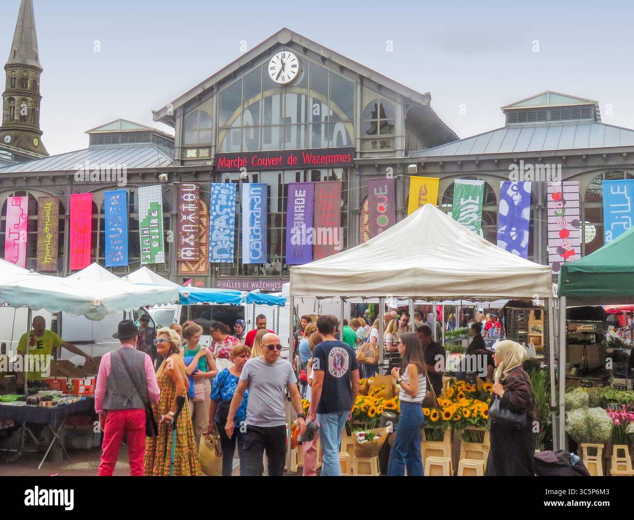 Le marché des Wazemmes à Lille est l’un des marchés les plus importants du nord de la France. Banque D'Images