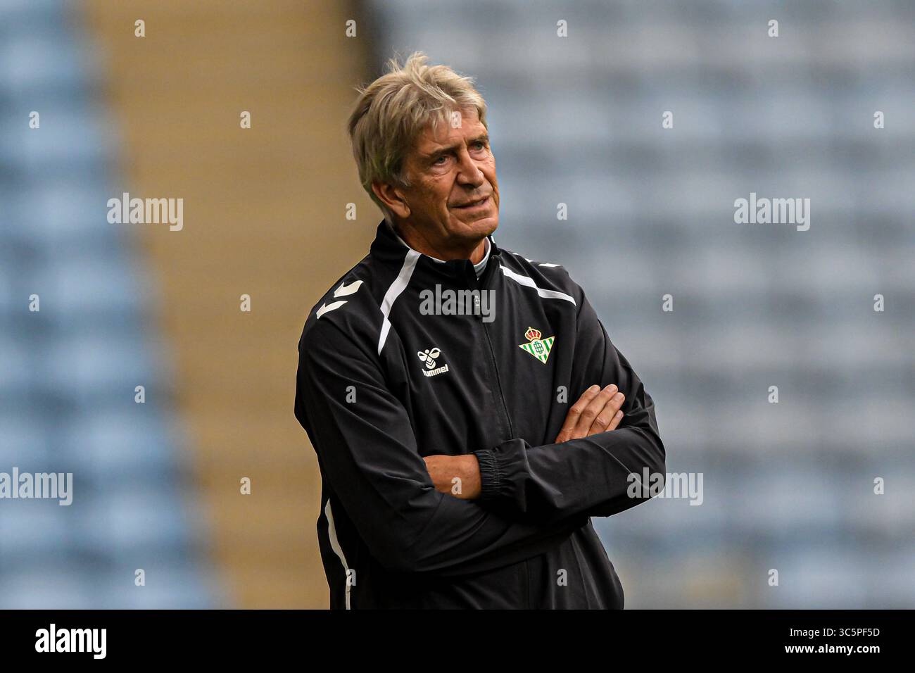 Le manager Manuel Pellegrini (manager Real Betis) semble déçu lors du match amical de pré-saison entre Coventry City et Real Betis Balompié à la Coventry Building Society Arena, Coventry le mercredi 30 juillet 2025. (Photo : Kevin Hodgson | mi News) crédit : MI News & Sport /Alamy Live News Banque D'Images