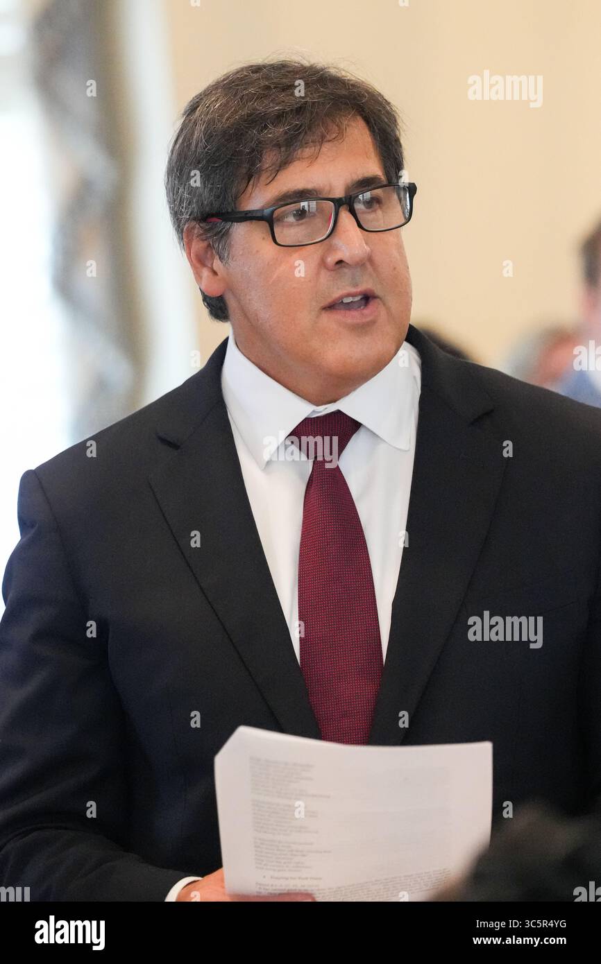 Charleston (États-Unis d'Amérique). 30 juillet 2025. Charleston (États-Unis d'Amérique). 30 juillet 2025. Projet 2025 L'architecte Paul dans, chante lors d'un petit déjeuner de prière à l'église anglicane de Michael, le 30 juillet 2025 à Charleston, Caroline du Sud. Dans a annoncé qu'il se présenterait pour déloger le sénateur républicain Lyndsey Graham Credit : Richard Ellis/Richard Ellis/Alamy Live News Banque D'Images