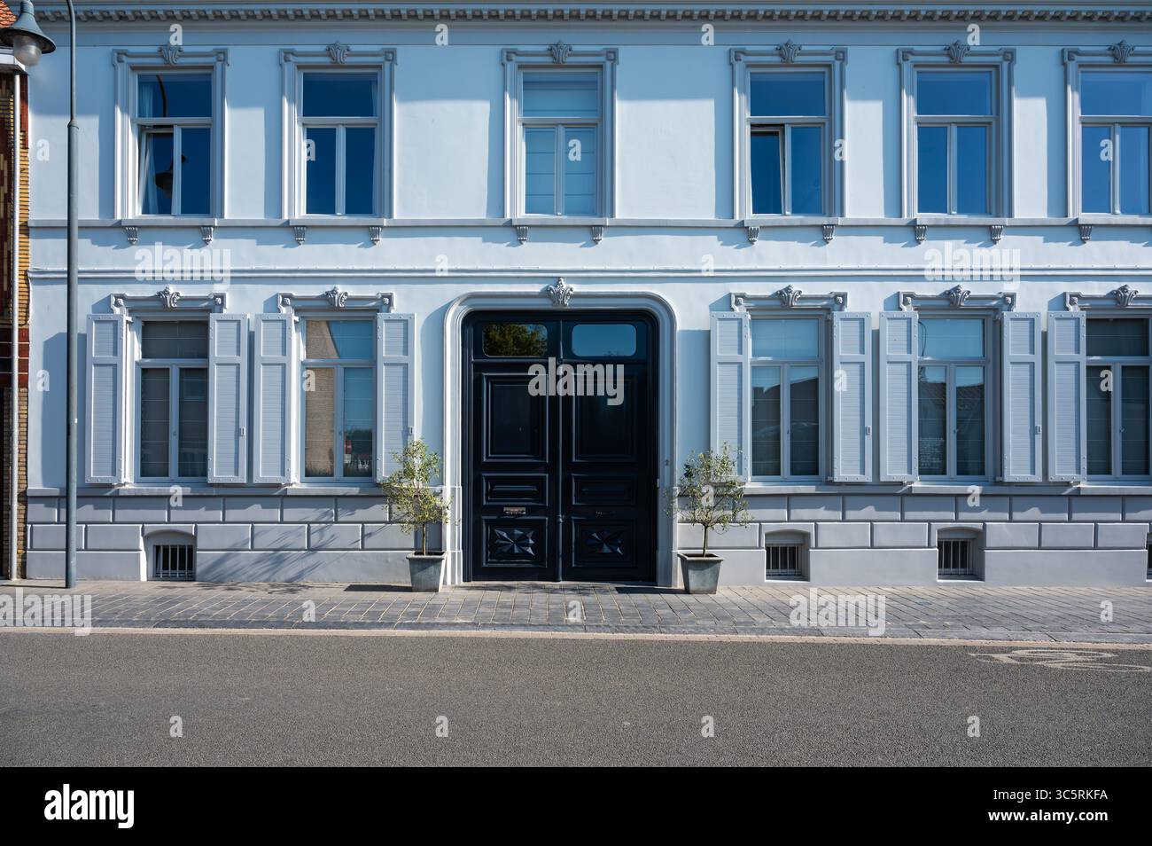Panneau routier de Lo, partie de Lo Reninge, Flandre occidentale, Belgique 8 juillet 2025 Banque D'Images