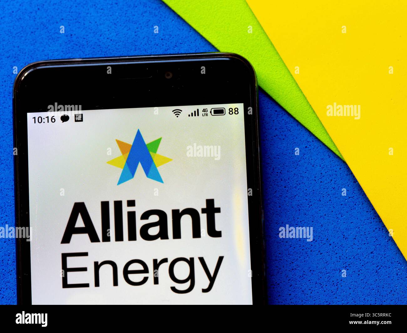 26 mars 2020, Ukraine : dans cette illustration photo un logo alliant Energy Corp. vu affiché sur un smartphone. (Crédit image : © Igor Golovniov/SOPA images via ZUMA Wire) Banque D'Images