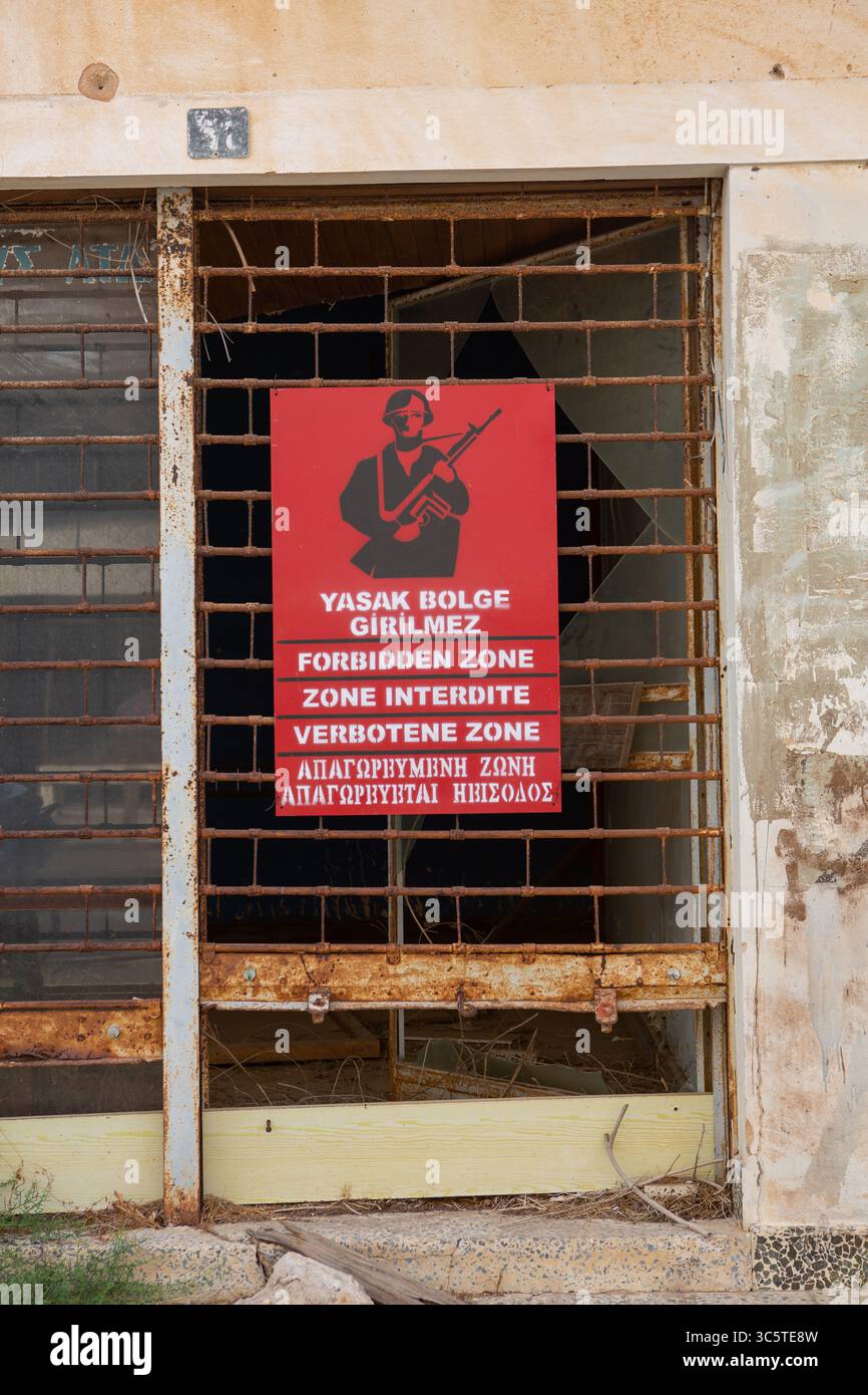 Varosha quartier de Famagouste, abandonné après l'invasion turque en 1974 Banque D'Images