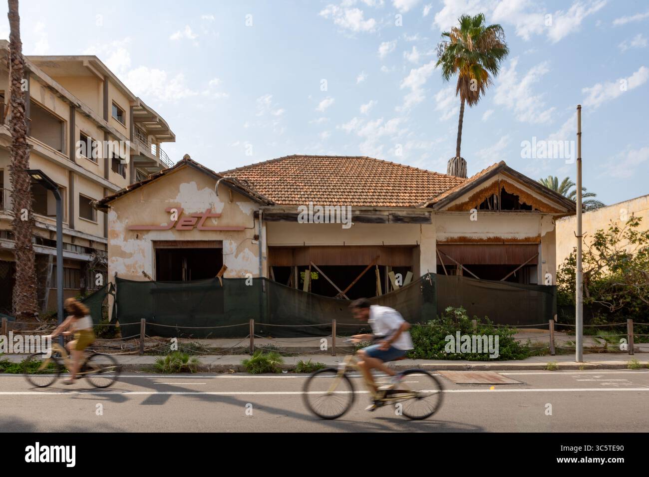 Varosha quartier de Famagouste, abandonné après l'invasion turque en 1974 Banque D'Images