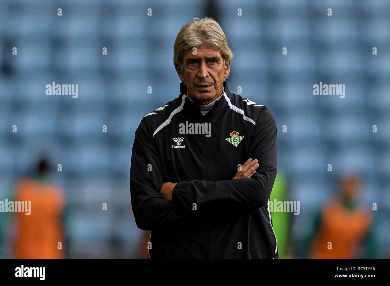 Le manager Manuel Pellegrini (manager Real Betis) regarde lors du match amical de pré-saison entre Coventry City et Real Betis Balompié à la Coventry Building Society Arena, Coventry le mercredi 30 juillet 2025. (Photo : Kevin Hodgson | mi News) crédit : MI News & Sport /Alamy Live News Banque D'Images