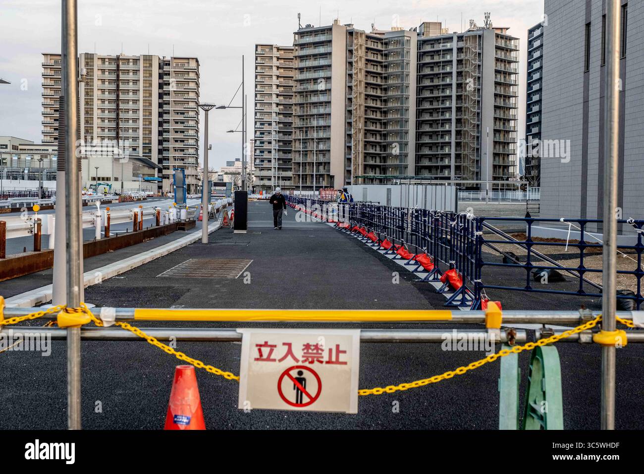 7 avril 2020, Tokyo, Japon : vue générale du village olympique, construit à dessein pour accueillir les athlètes participant aux Jeux olympiques de Tokyo 2020. Alors que les Jeux olympiques ont été retardés d’un an et que le coronavirus COVID-19 continue de se propager au Japon, le gouvernement a annoncé que le village olympique pourrait être utilisé pour accueillir des patients COVID-19 qui présentent des symptômes légers afin de libérer des lits d’hôpital pour ceux qui ont besoin d’un traitement intensif. (Crédit image : © Viola Kam/SOPA images via ZUMA Wire) Banque D'Images