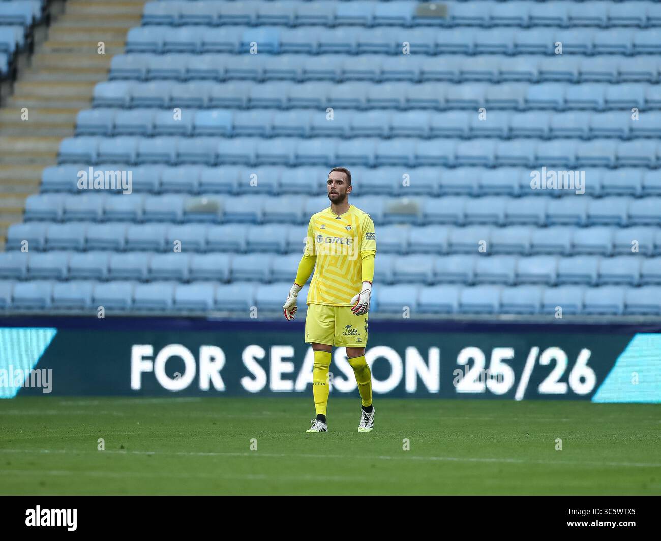 Coventry, Royaume-Uni. 30 juillet 2025. Pau López du Real Betis lors du match entre Coventry City et Real Betis dans un match amical de pré-saison à la CBS Arena. Crédit : Mitch Davidson/Alamy Live News Banque D'Images