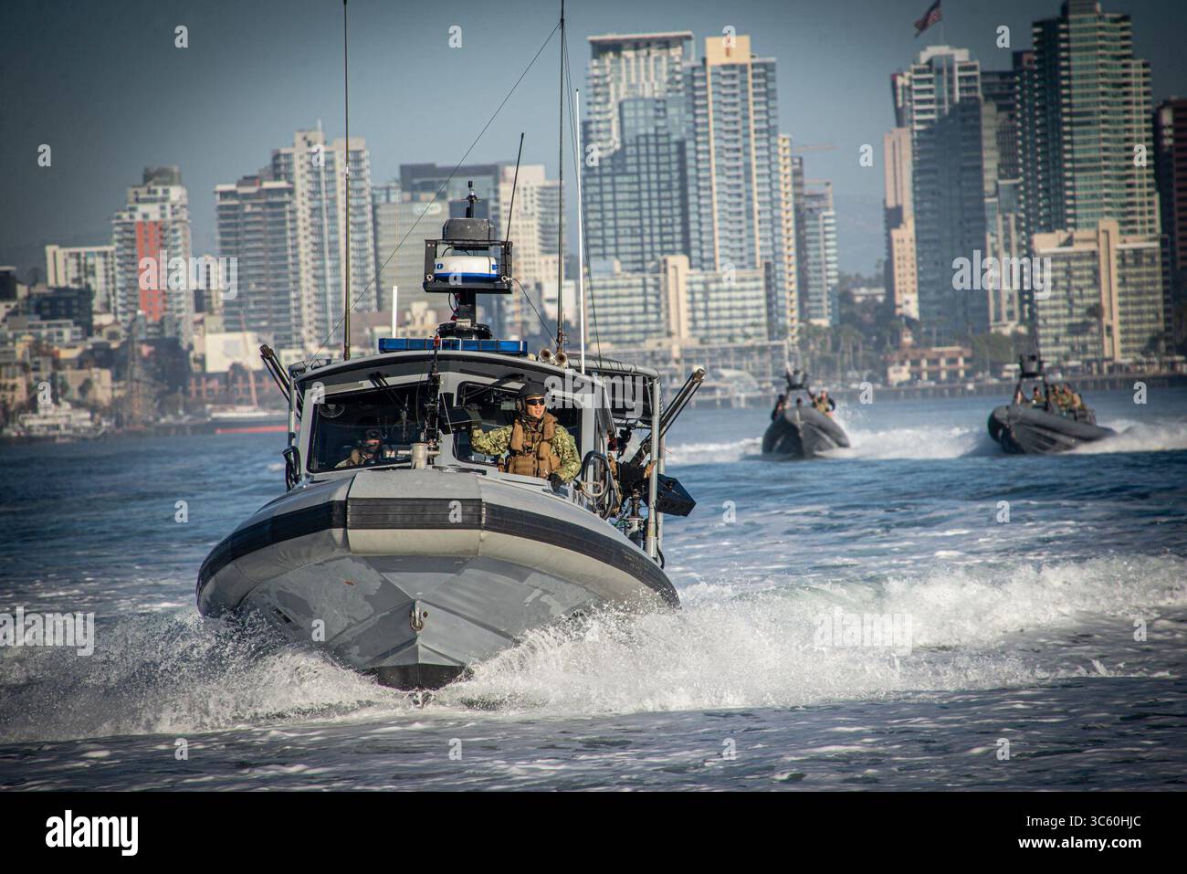 MSRON 11 effectue un exercice d'évaluation finale de la protection de la sécurité des actifs de grande valeur. Banque D'Images