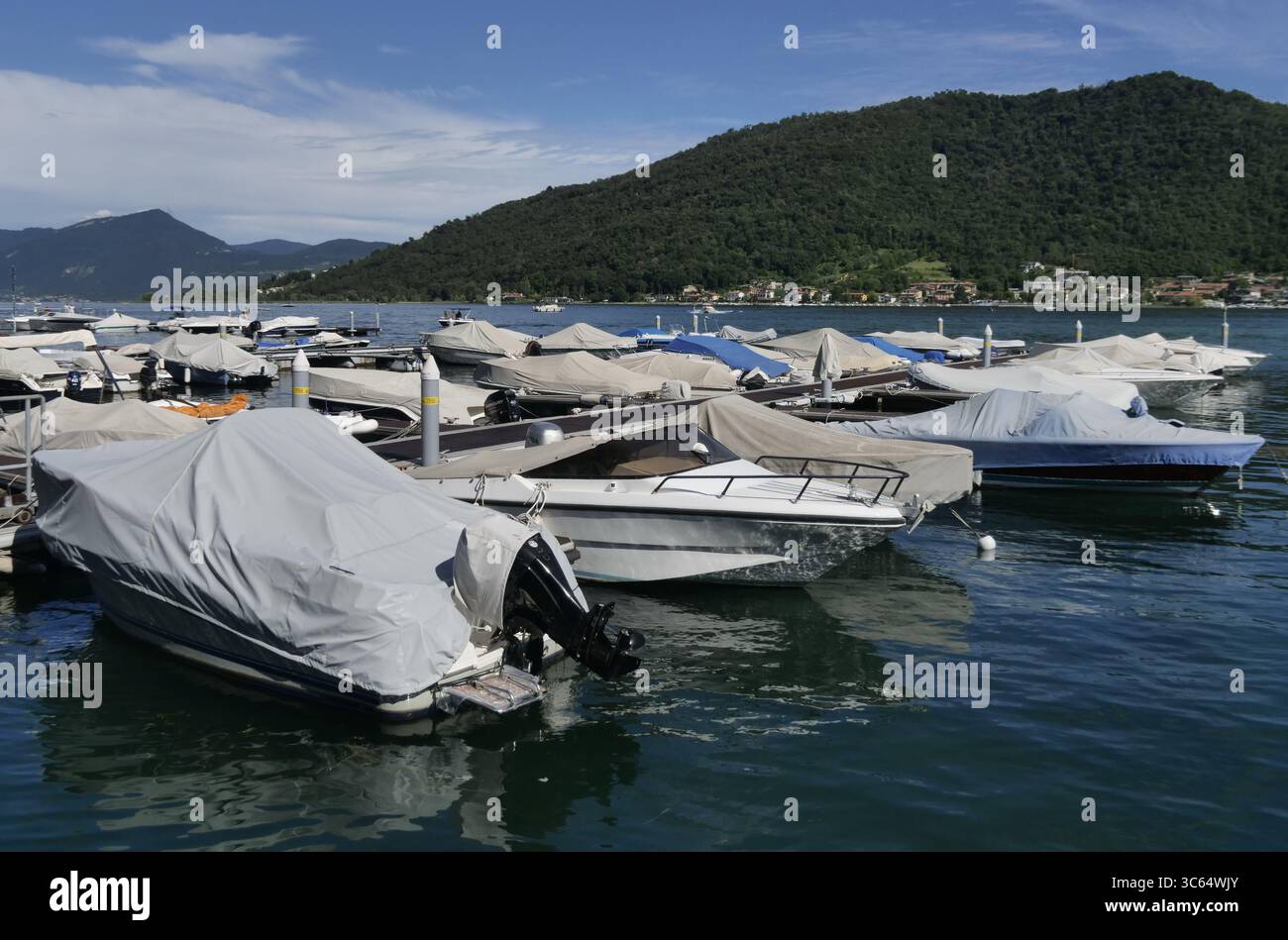 Ville de Sarnico sur le lac d'Iseo, Bergame, Lombardie, Italie Banque D'Images