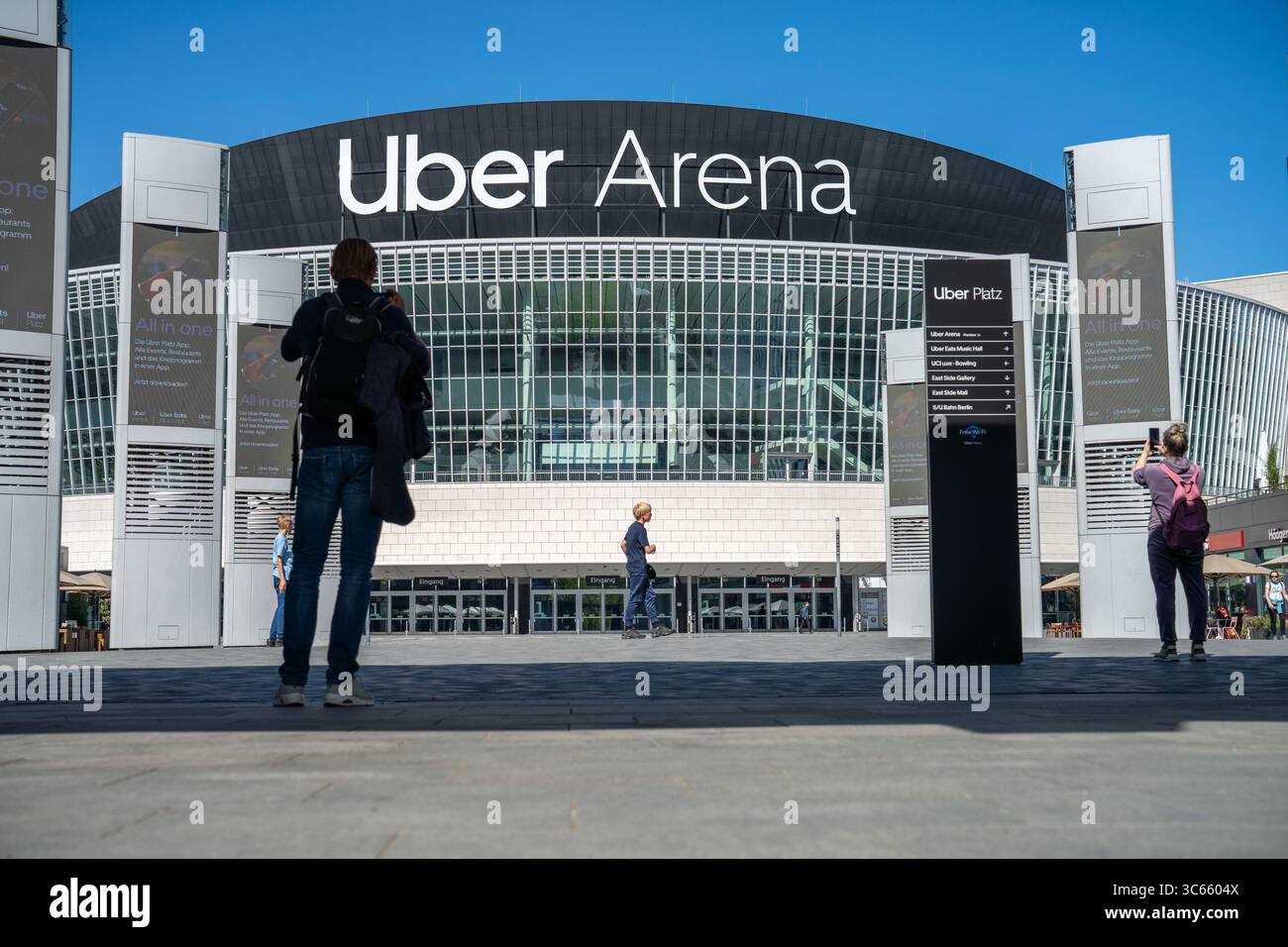 Concertzaal Uber Arena aan de rivier Spree à Berlijn Duitsland Banque D'Images