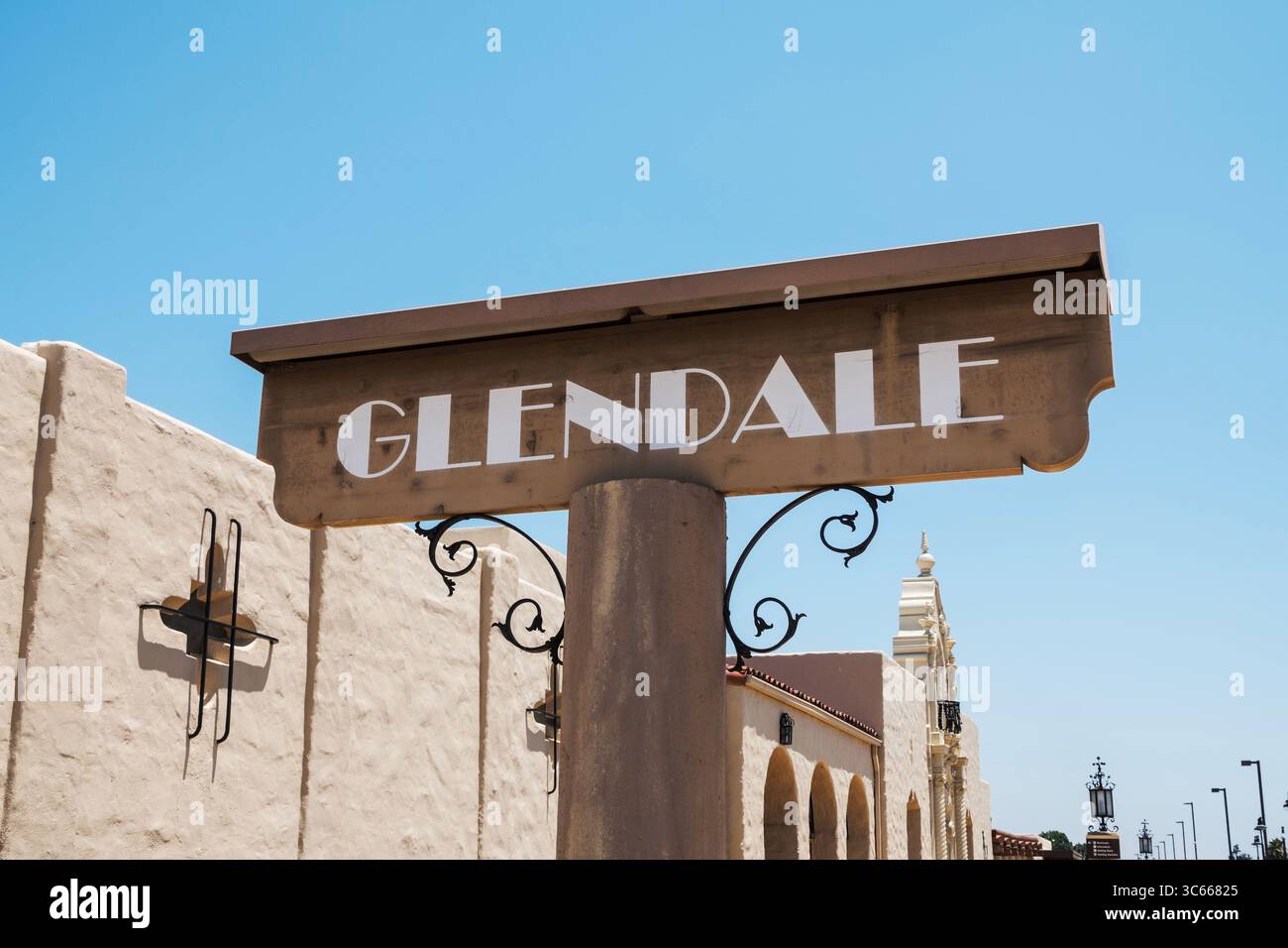 Glendale, Californie, États-Unis - 2 juillet 2025 : vue du panneau Glendale à la gare historique de Glendale dans le comté de Los Angeles en Californie. Banque D'Images